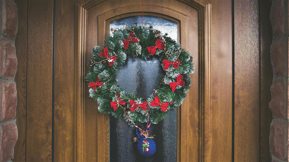how to make a christmas wreath